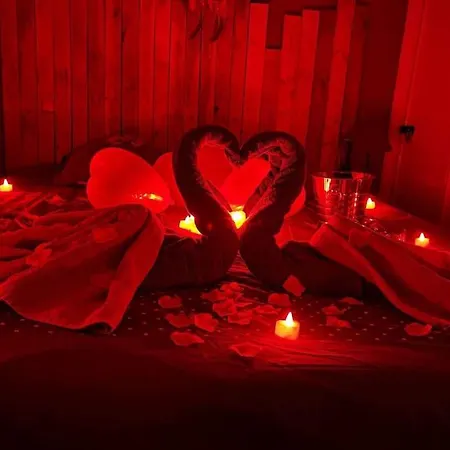 Les Bulles Medievales - Escape Game Erotique Et Romantique - Jaccuzi Et Sauna