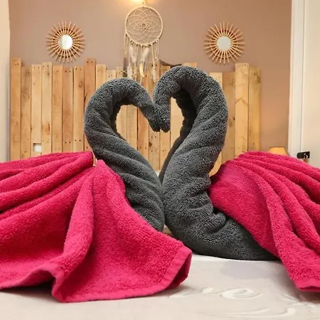 Apartment Les Bulles Medievales - Escape Game Erotique Et Romantique - Jaccuzi Et Sauna *