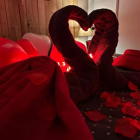 Apartment Les Bulles Medievales - Escape Game Erotique Et Romantique - Jaccuzi Et Sauna Carcassonne