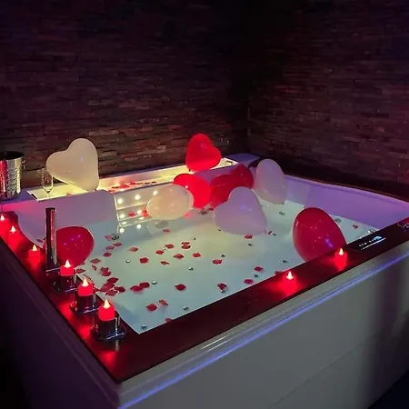 Les Bulles Medievales - Escape Game Erotique Et Romantique - Jaccuzi Et Sauna Apartment Carcassonne