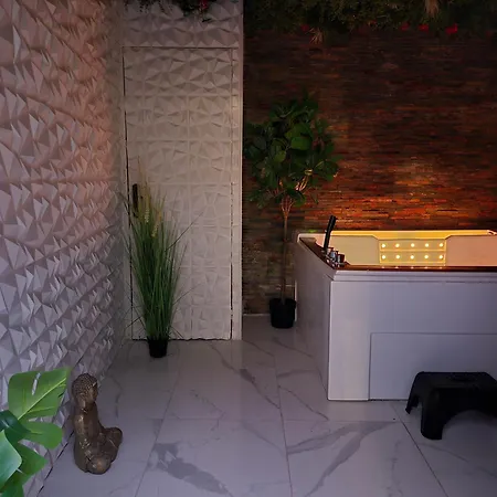 Les Bulles Medievales - Escape Game Erotique Et Romantique - Jaccuzi Et Sauna