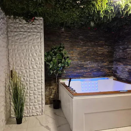 Apartment Les Bulles Medievales - Escape Game Erotique Et Romantique - Jaccuzi Et Sauna *