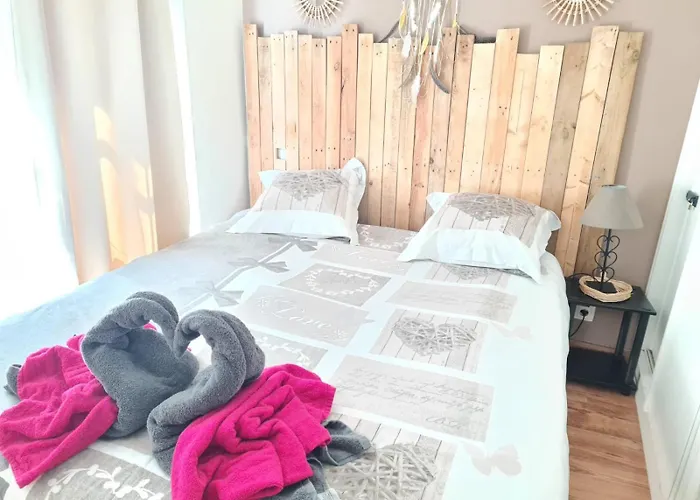 Et Sauna Privatif - Terrasse - Proche Cite Medievale アパート